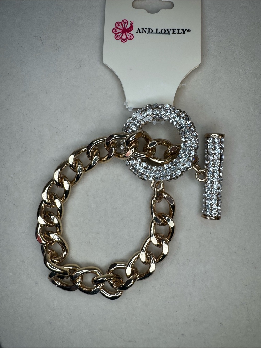 New And lovely Gold Chain Bracelet with Crystal Circle and Toggle